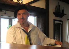 Шаржист Мишель в усадьбе Орловка на свадьбе Минск Михаил Шабалин