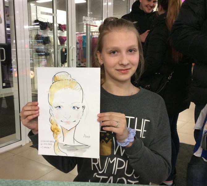 Аня показывает свой шарж